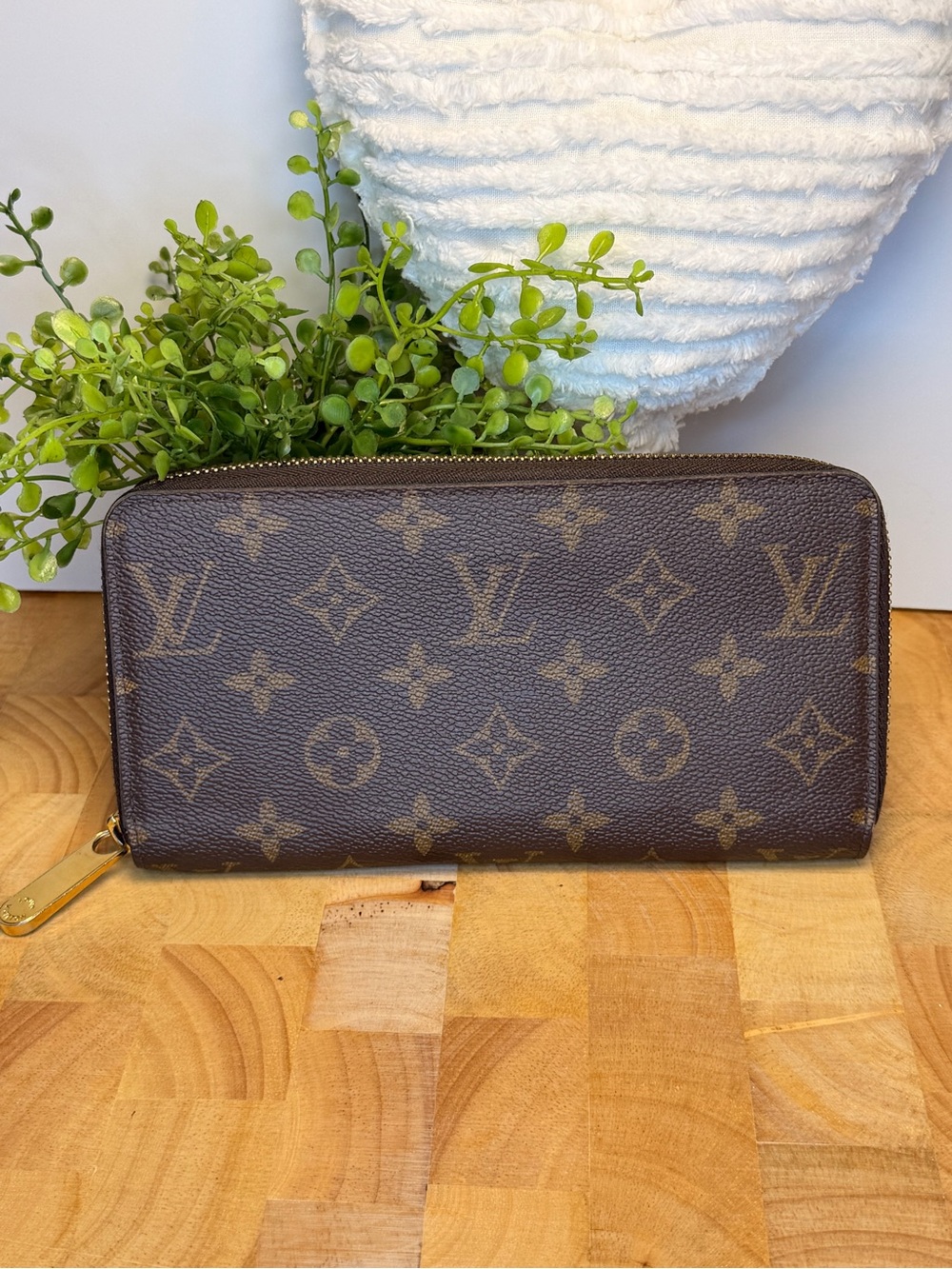 Louis Vuitton Monogram Canvas Zippy Wallet – Fuchsia Interior - AUTHENTICATED
